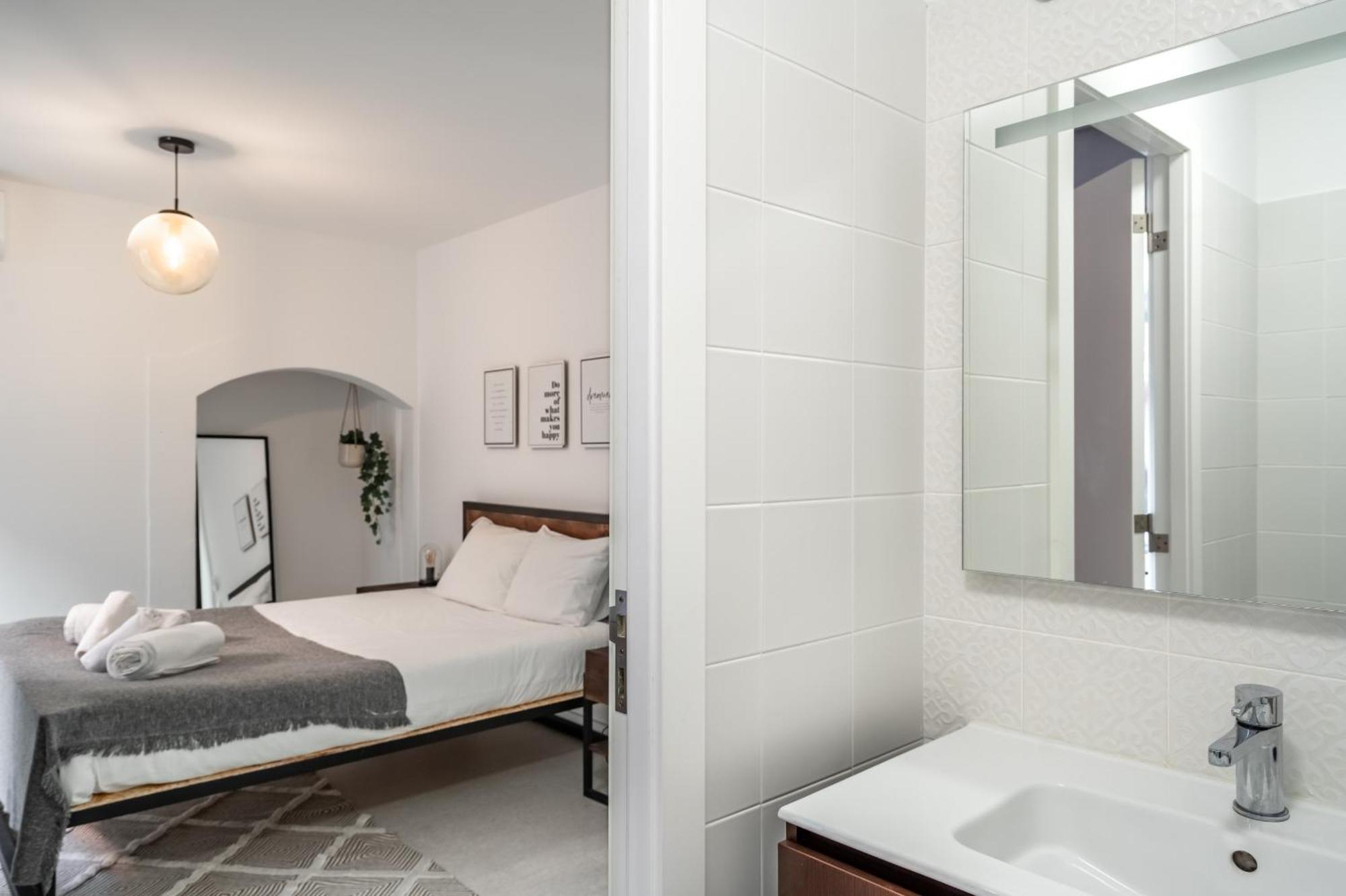 Lovely 2 Bedroom In The Heart Of * Lissabon
