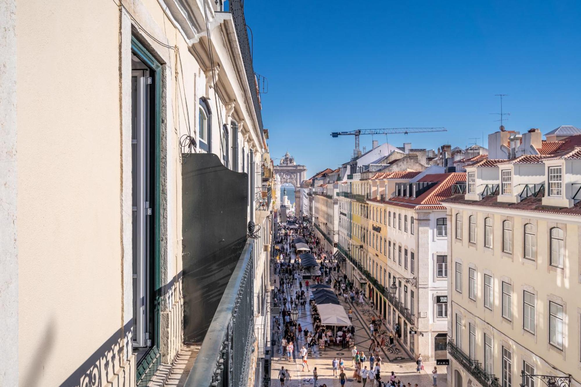 Lovely 2 Bedroom In The Heart Of * Lissabon