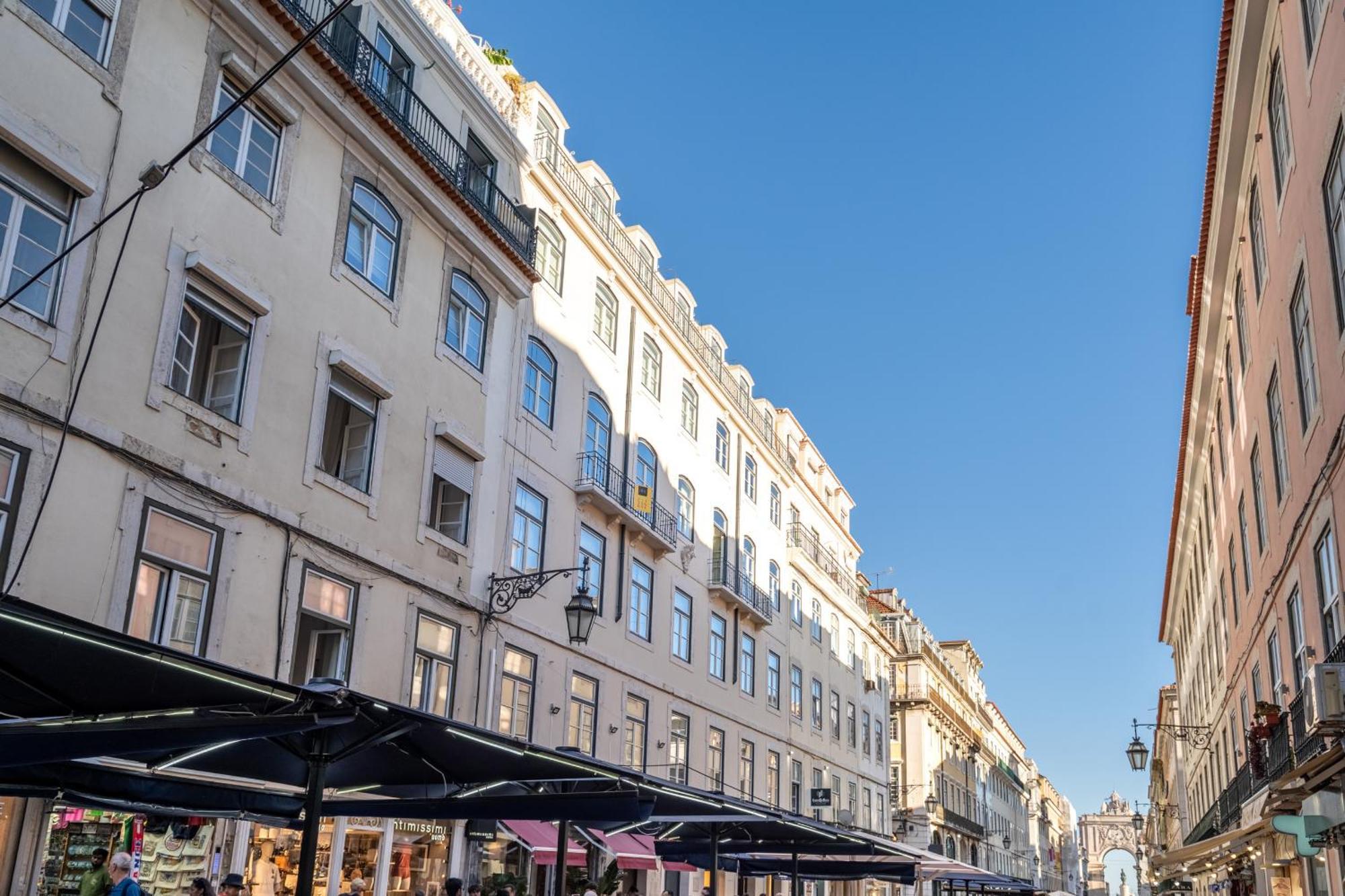 Lovely 2 Bedroom In The Heart Of Apartment *